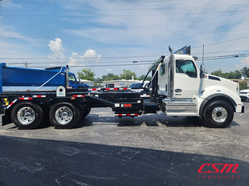 Exterior full passenger side for this 2027 Kenworth T880 (Stock number: VJ250579)Weeee