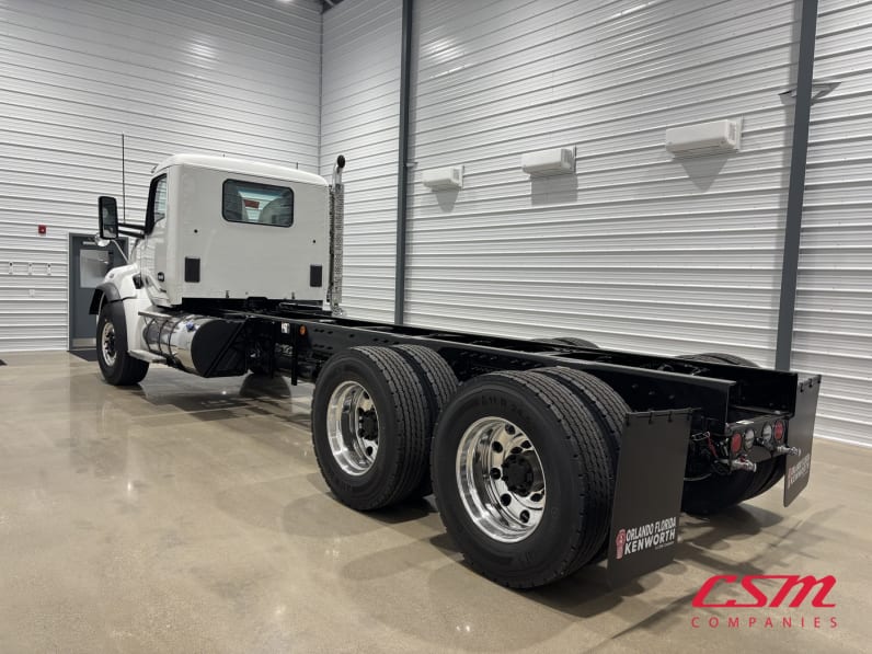 Exterior rear driver side for this 2027 Kenworth T880 (Stock number: VJ250579)Weeee