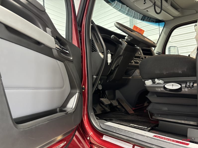 Drivers side door open for this 2027 Kenworth W990 (Stock number: VJ259934)Weeee