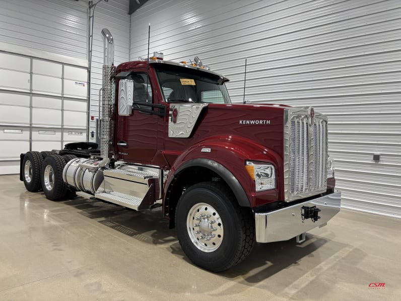 Exterior front passenger side for this 2027 Kenworth W990 (Stock number: VJ259934)Weeee