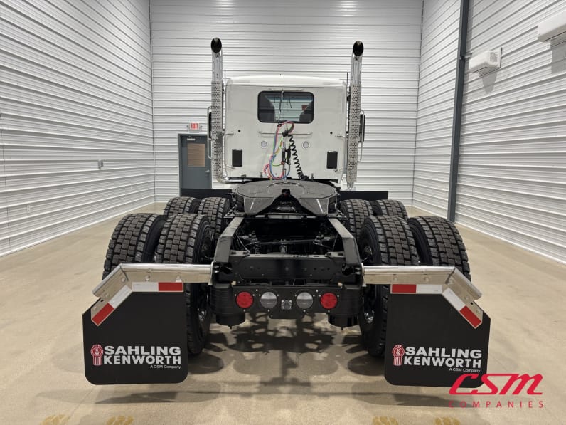 Exterior full rear view for this 2027 Kenworth T880 (Stock number: VJ261370)Weeee