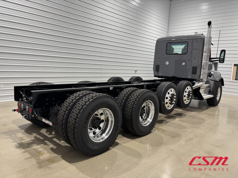 Exterior rear passenger side for this 2027 Kenworth T880 (Stock number: VJ264289)Weeee