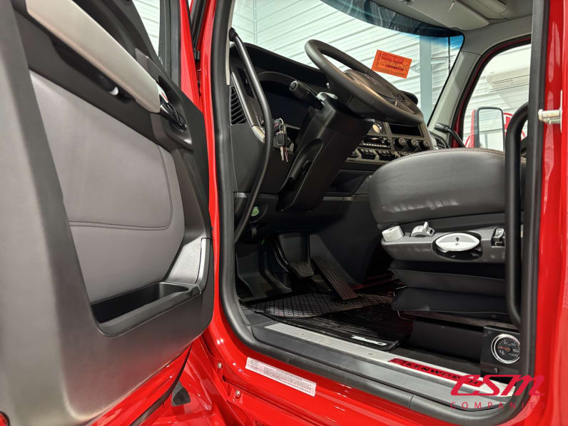 Drivers side door open for this 2027 Kenworth T880 (Stock number: VJ264332)Weeee