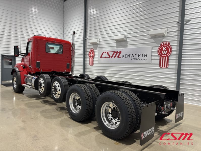 Exterior rear driver side for this 2027 Kenworth T880 (Stock number: VJ264332)Weeee