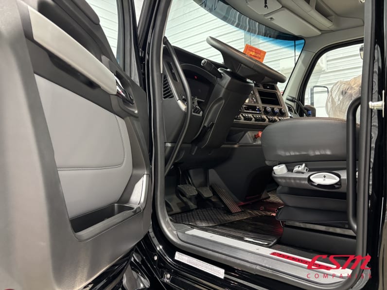 Drivers side door open for this 2027 Kenworth T880 (Stock number: VJ264381)Weeee