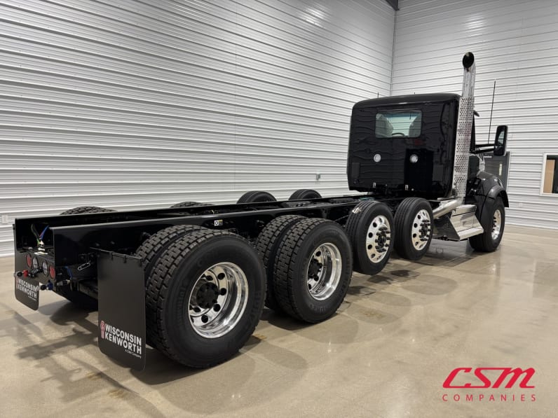 Exterior rear passenger side for this 2027 Kenworth T880 (Stock number: VJ264381)Weeee