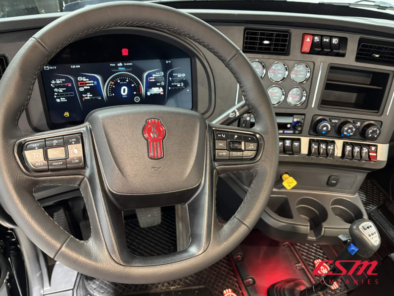 Interior dash for this 2027 Kenworth T880 (Stock number: VJ264381)Weeee
