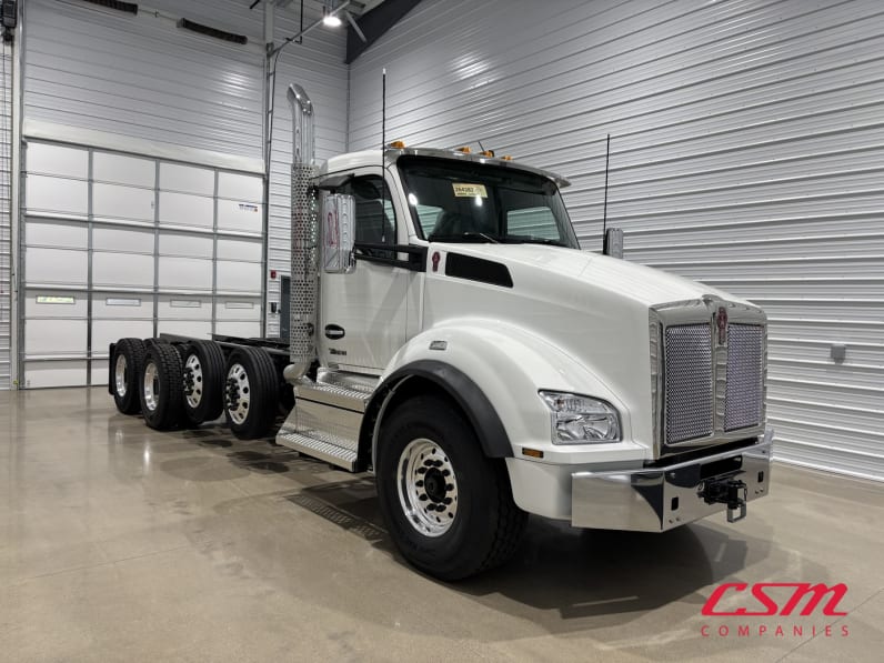 Exterior front passenger side for this 2027 Kenworth T880 (Stock number: VJ264382)Weeee