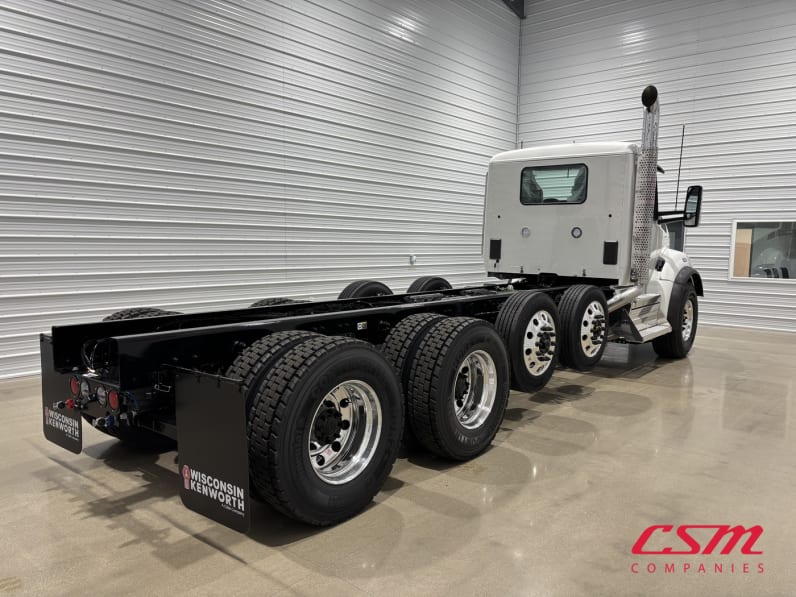 Exterior rear passenger side for this 2027 Kenworth T880 (Stock number: VJ264382)Weeee