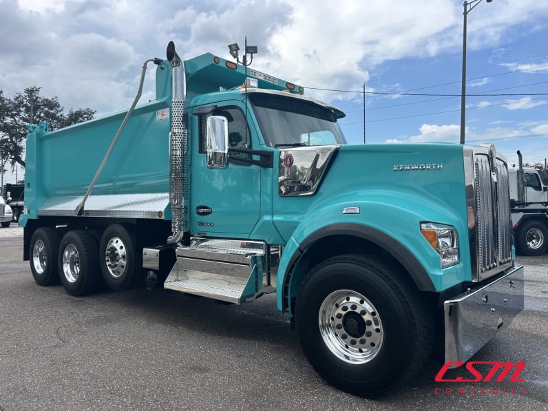 Exterior front passenger side for this 2027 Kenworth W990 (Stock number: VJ266990)Weeee