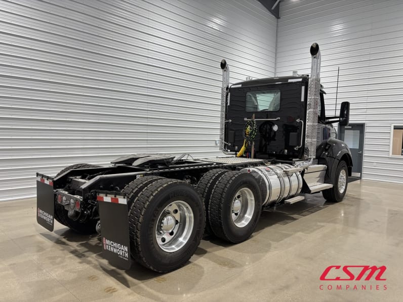 Exterior rear passenger side for this 2027 Kenworth T880 (Stock number: VJ275468)Weeee