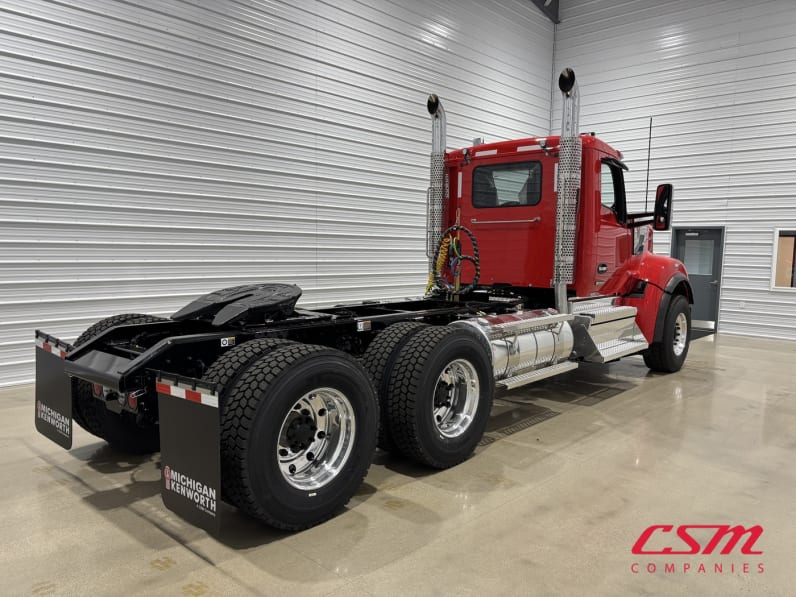 Exterior rear passenger side for this 2027 Kenworth W990 (Stock number: VJ275510)Weeee