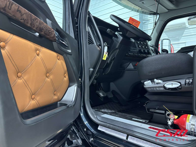 Drivers side door open for this 2027 Kenworth T880 (Stock number: VJ275550)Weeee