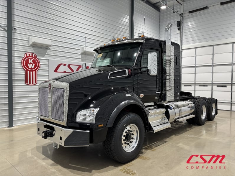 Exterior front drivers side for this 2027 Kenworth T880 (Stock number: VJ275550)Weeee