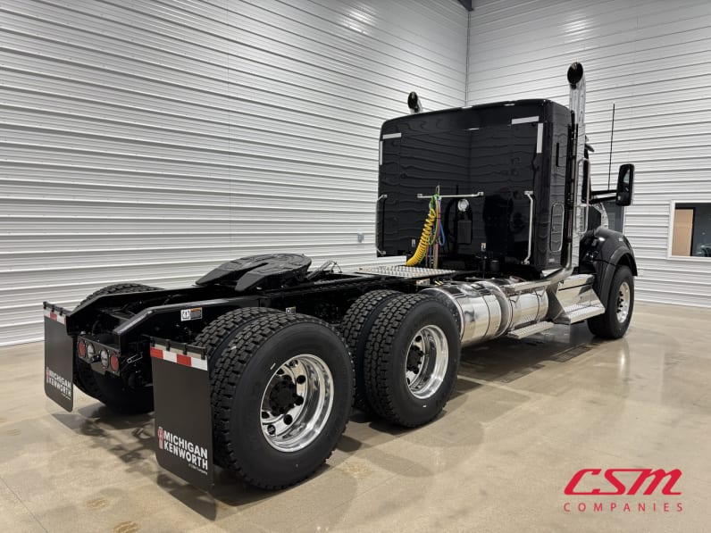 Exterior rear passenger side for this 2027 Kenworth T880 (Stock number: VJ275550)Weeee