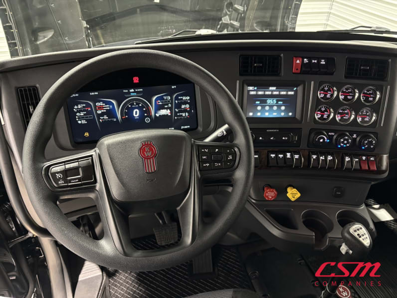 Interior dash for this 2027 Kenworth T880 (Stock number: VJ275550)Weeee
