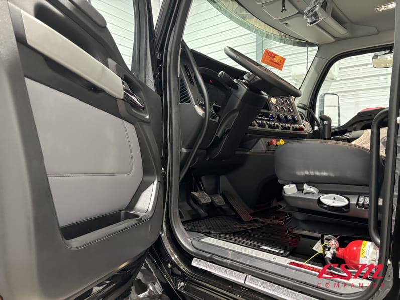 Drivers side door open for this 2027 Kenworth T880 (Stock number: VJ275551)Weeee