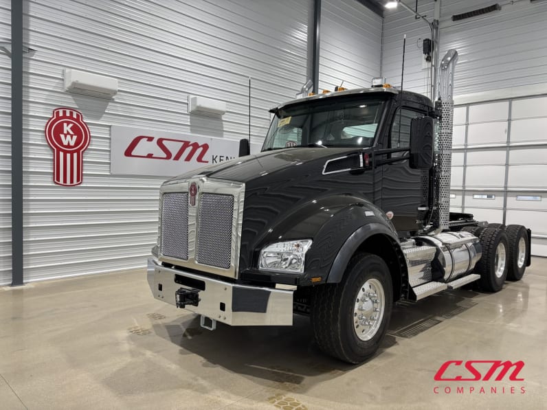 Exterior front drivers side for this 2027 Kenworth T880 (Stock number: VJ275551)Weeee