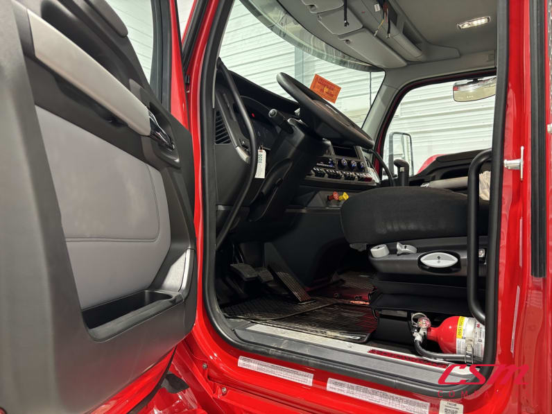 Drivers side door open for this 2027 Kenworth T880 (Stock number: VJ275553)Weeee
