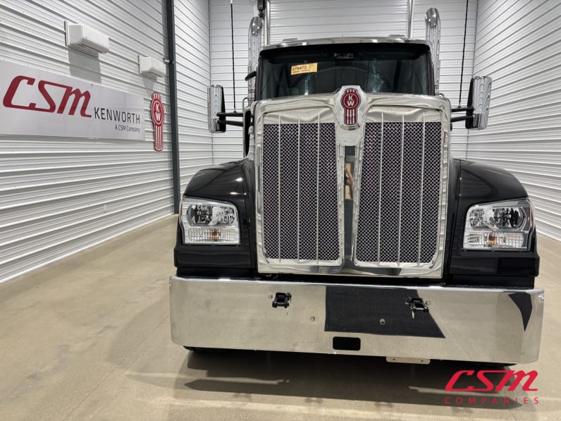 Exterior full front view for this 2027 Kenworth W990 (Stock number: VJ276472)Weeee