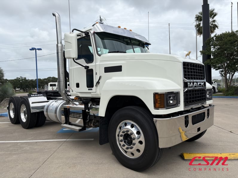 Exterior front passenger side for this 2027 Mack Pinnacle PI64 (Stock number: VM021226)Weeee