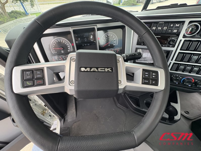 Interior dash for this 2027 Mack Pinnacle PI64 (Stock number: VM021226)Weeee