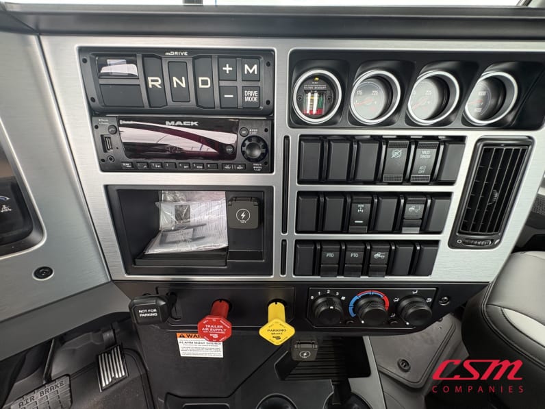 Interior radio and navigation system for this 2027 Mack Pinnacle PI64 (Stock number: VM021226)Weeee