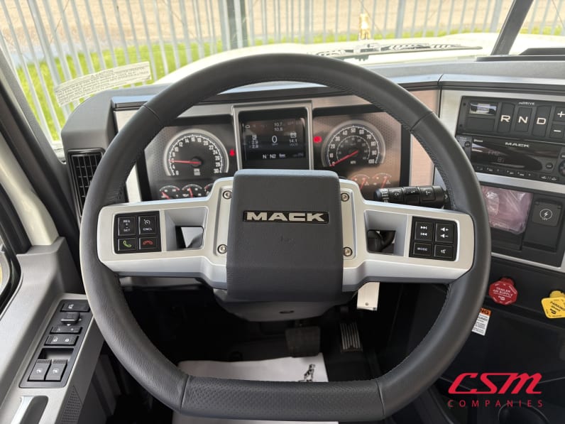 Interior steering wheel for this 2027 Mack Pinnacle PI64 (Stock number: VM021226)Weeee