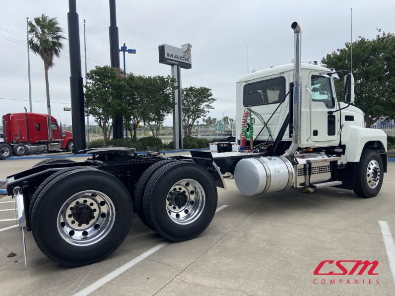 Exterior rear passenger side for this 2027 Mack Pinnacle PI64 (Stock number: VM021227)Weeee