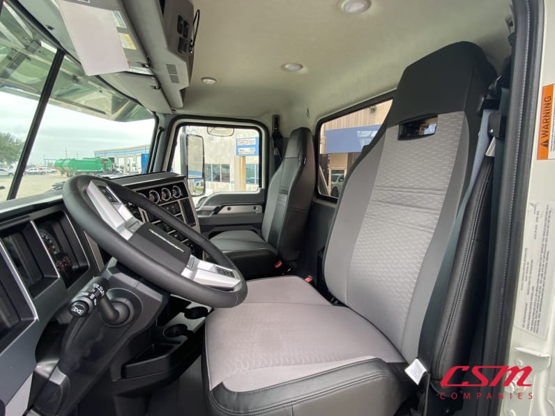 Interior seats for this 2027 Mack Pinnacle PI64 (Stock number: VM021227)Weeee