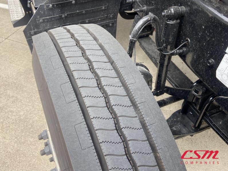 Passenger side front tire tread for this 2027 Mack Pinnacle PI64 (Stock number: VM021228)Weeee