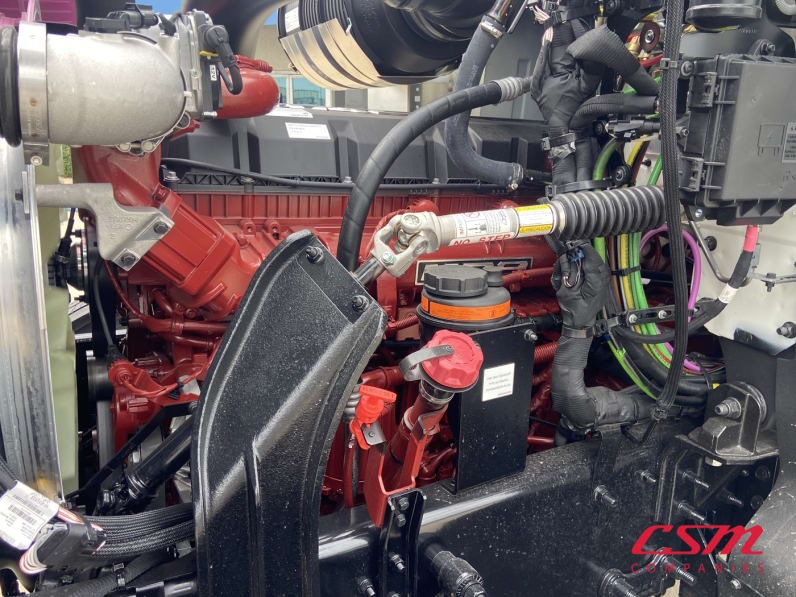 Drivers side engine for this 2027 Mack Pinnacle PI64 (Stock number: VM021598)Weeee