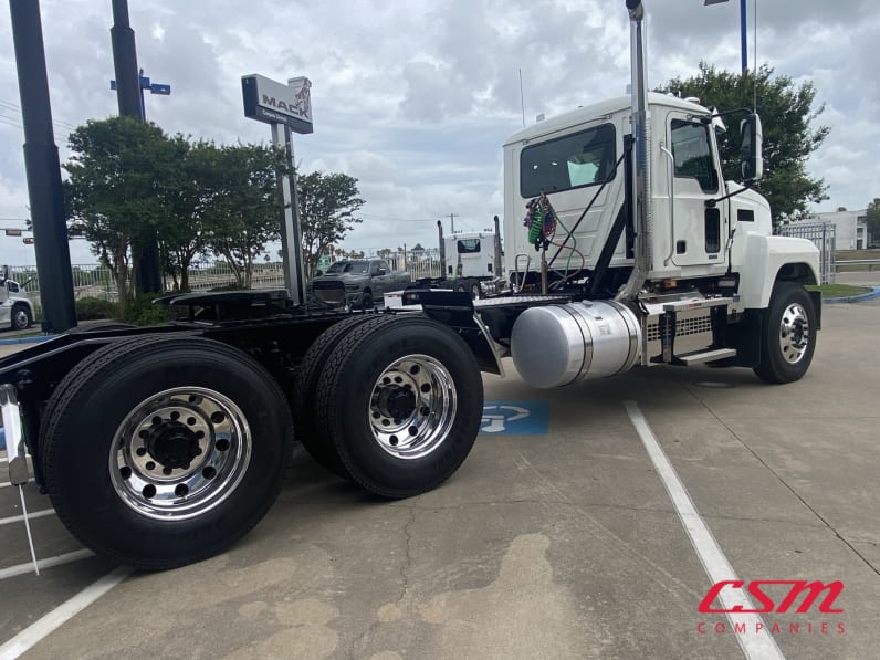 Exterior rear passenger side for this 2027 Mack Pinnacle PI64 (Stock number: VM021598)Weeee