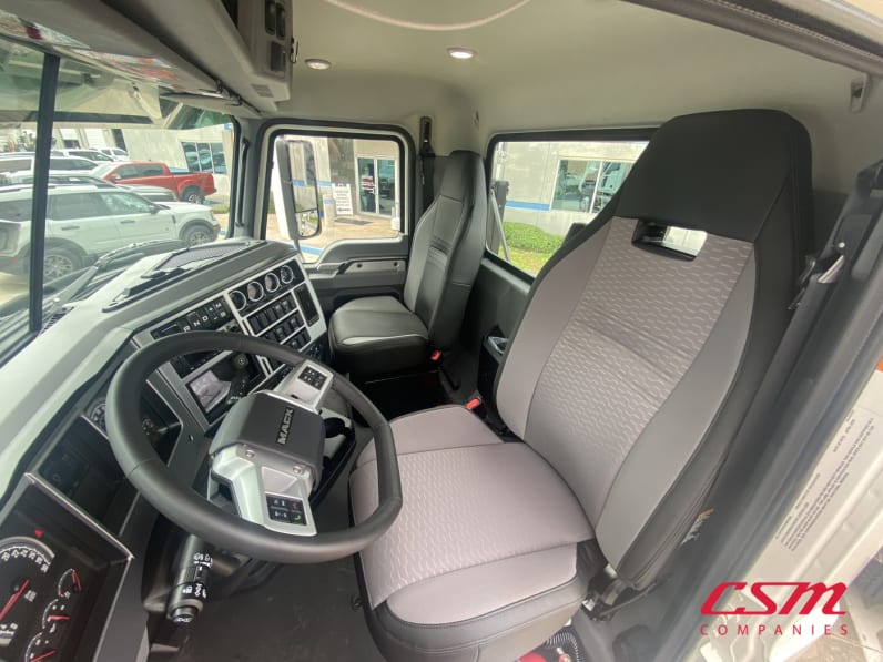 Interior seats for this 2027 Mack Pinnacle PI64 (Stock number: VM021598)Weeee