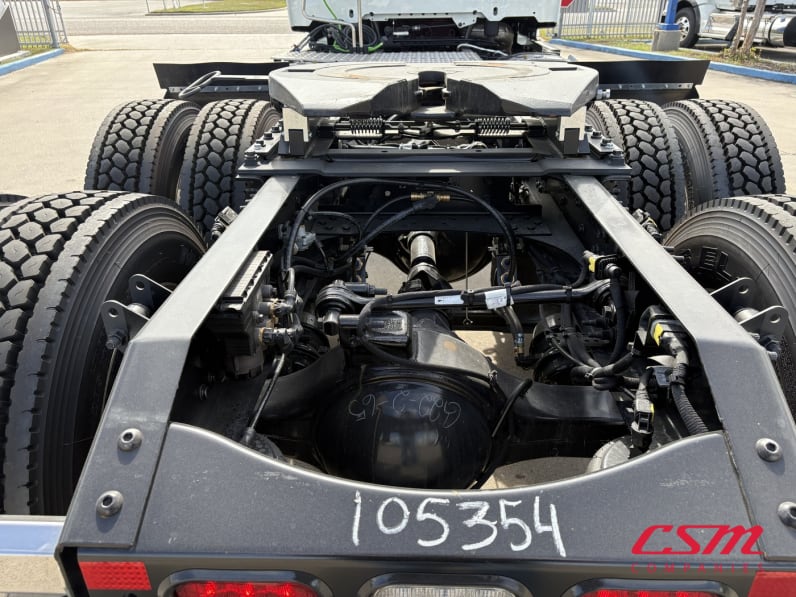 Center rear frame for this 2027 Mack Anthem ANT64 (Stock number: VM105354)Weeee