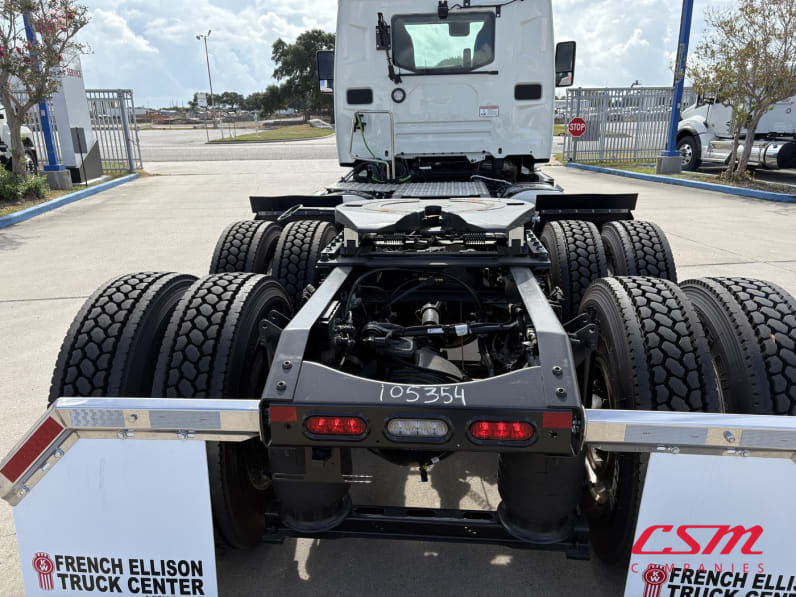 Exterior full rear view for this 2027 Mack Anthem ANT64 (Stock number: VM105354)Weeee