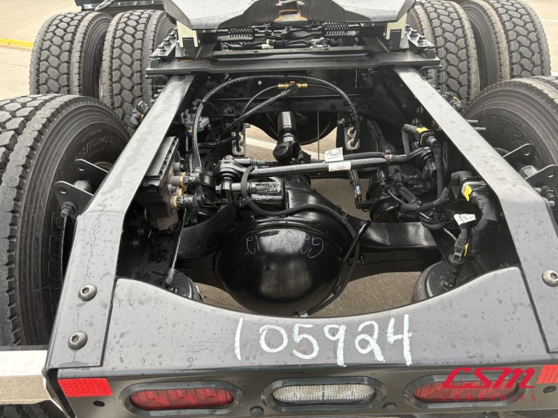 Center rear frame for this 2027 Mack Anthem ANT64 (Stock number: VM105924)Weeee