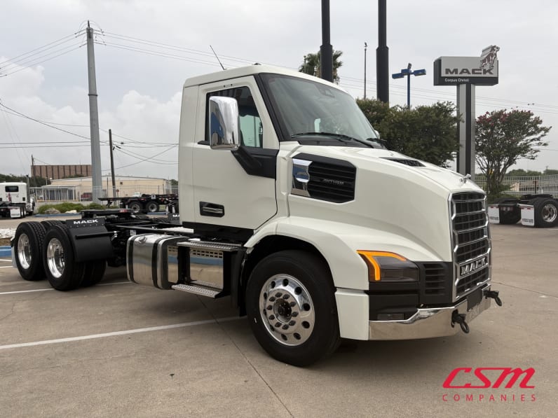 Exterior front passenger side for this 2027 Mack Anthem ANT64 (Stock number: VM105924)Weeee