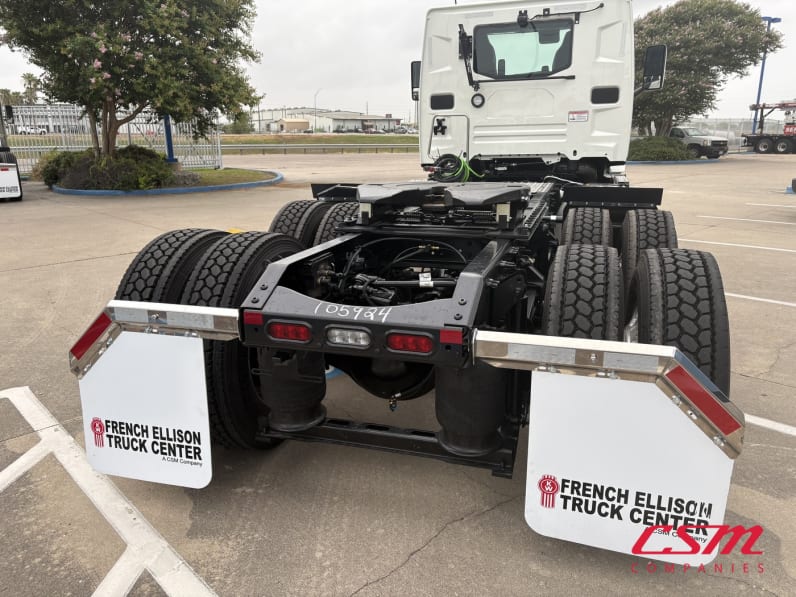 Exterior full rear view for this 2027 Mack Anthem ANT64 (Stock number: VM105924)Weeee