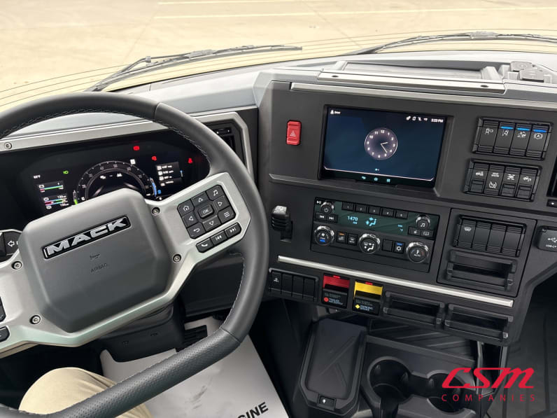 Interior dash for this 2027 Mack Anthem ANT64 (Stock number: VM105924)Weeee
