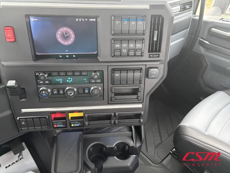 Interior radio and navigation system for this 2027 Mack Anthem ANT64 (Stock number: VM105924)Weeee