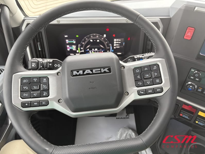 Interior steering wheel for this 2027 Mack Anthem ANT64 (Stock number: VM105924)Weeee