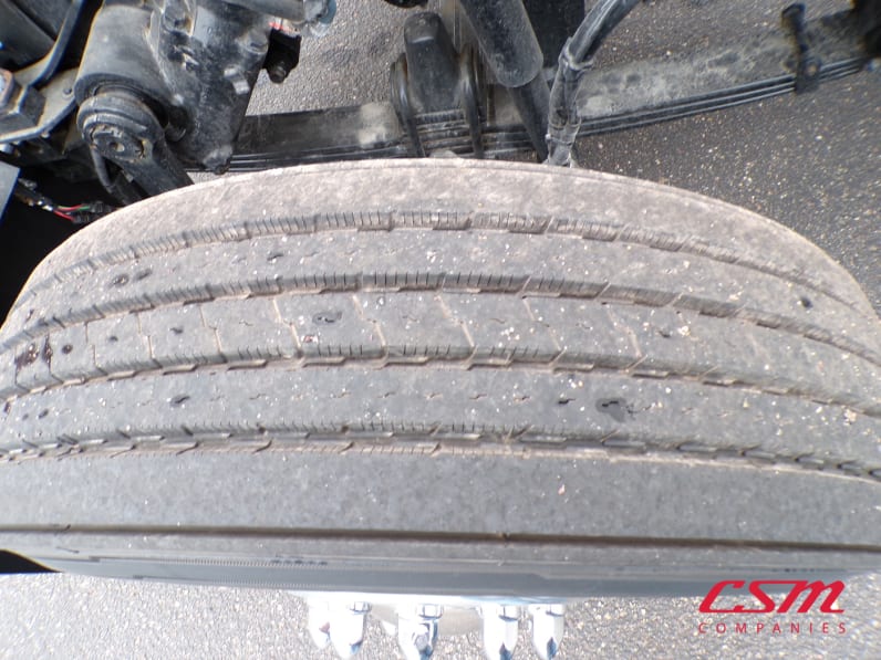 Driver side front tire tread for this 2027 Kenworth W900L (Stock number: VR230533)Weeee