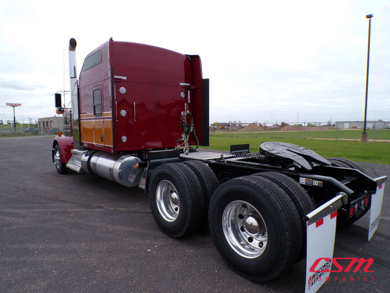 Exterior rear driver side for this 2027 Kenworth W900L (Stock number: VR230533)Weeee