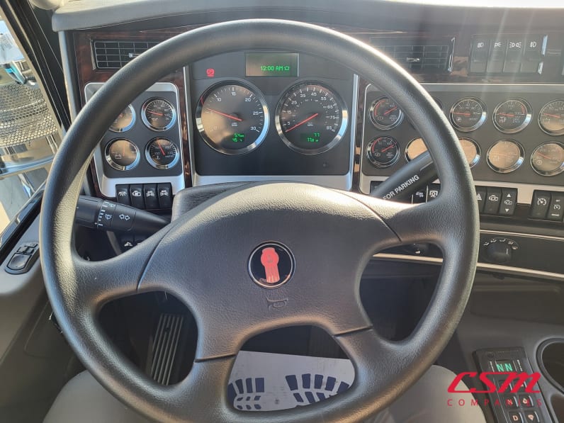 Interior steering wheel for this 2027 Kenworth W900B (Stock number: VR234523)Weeee