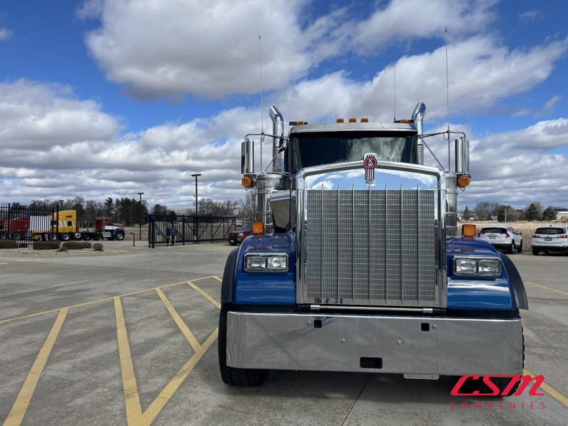 Exterior full front view for this 2027 Kenworth W900B (Stock number: VR234524)Weeee