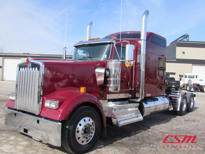 Exterior front drivers side for this 2027 Kenworth W900L (Stock number: VR234525)Weeee