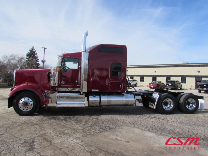 Exterior full driver side for this 2027 Kenworth W900L (Stock number: VR234525)Weeee