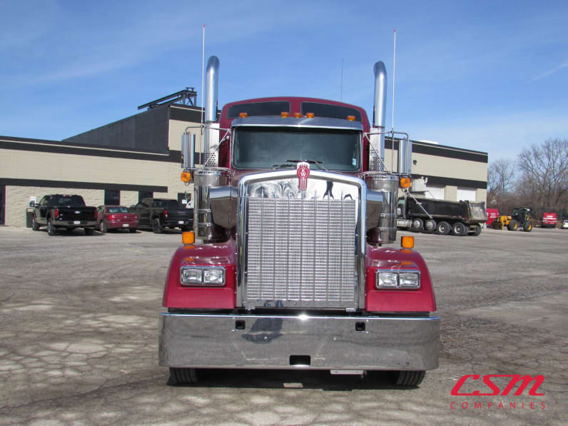 Exterior full front view for this 2027 Kenworth W900L (Stock number: VR234525)Weeee