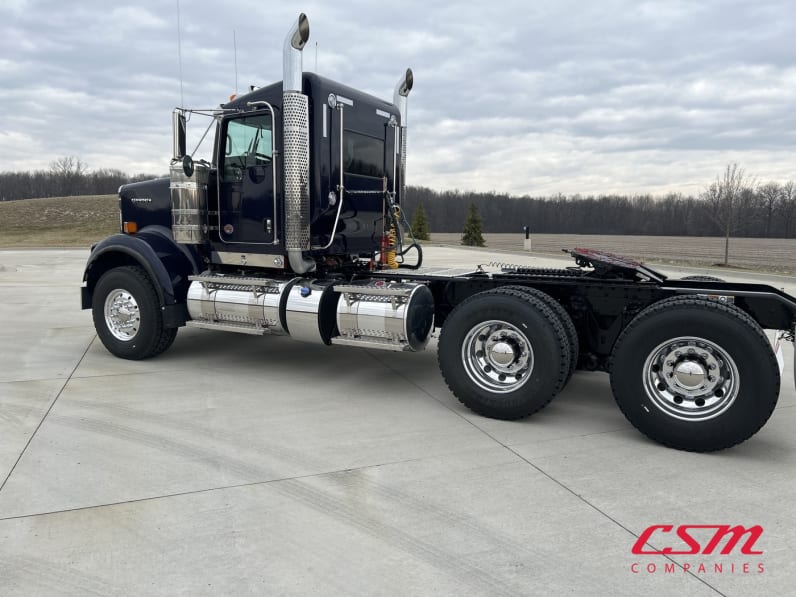 Exterior rear driver side for this 2027 Kenworth W900B (Stock number: VR234530)Weeee